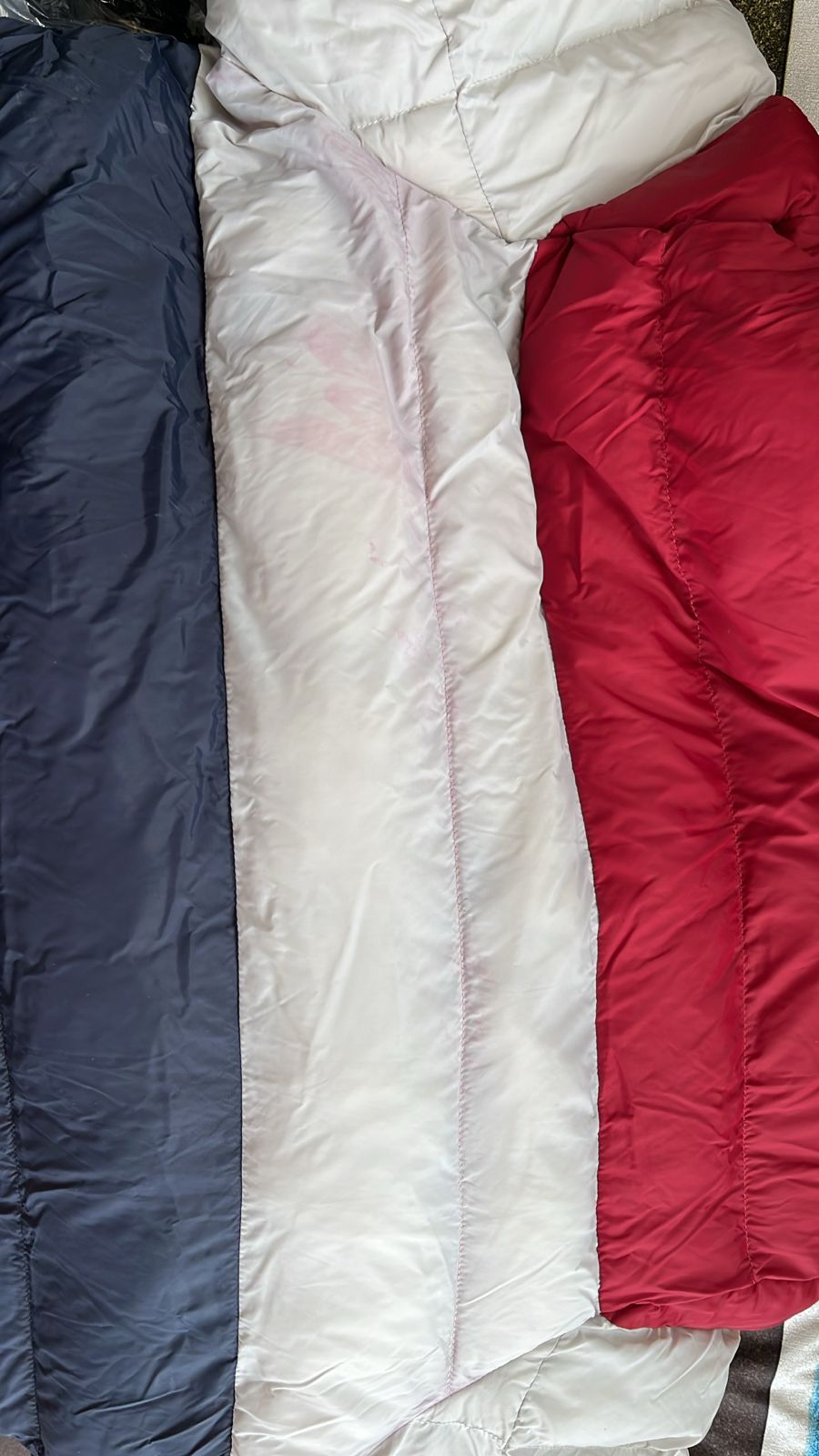 (PEQUEÑA FALLA) TOMMY HILFIGER Hooded Puffer - Rojo / Azul / Blanco "L"